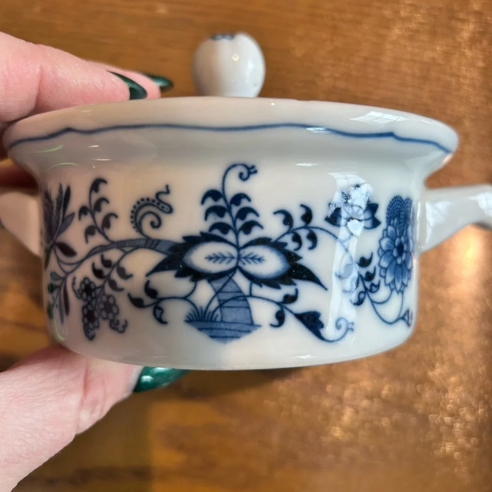 Blue Danube Blue Onion 6” Rimmed Casserole Dish or Sugar Bowl